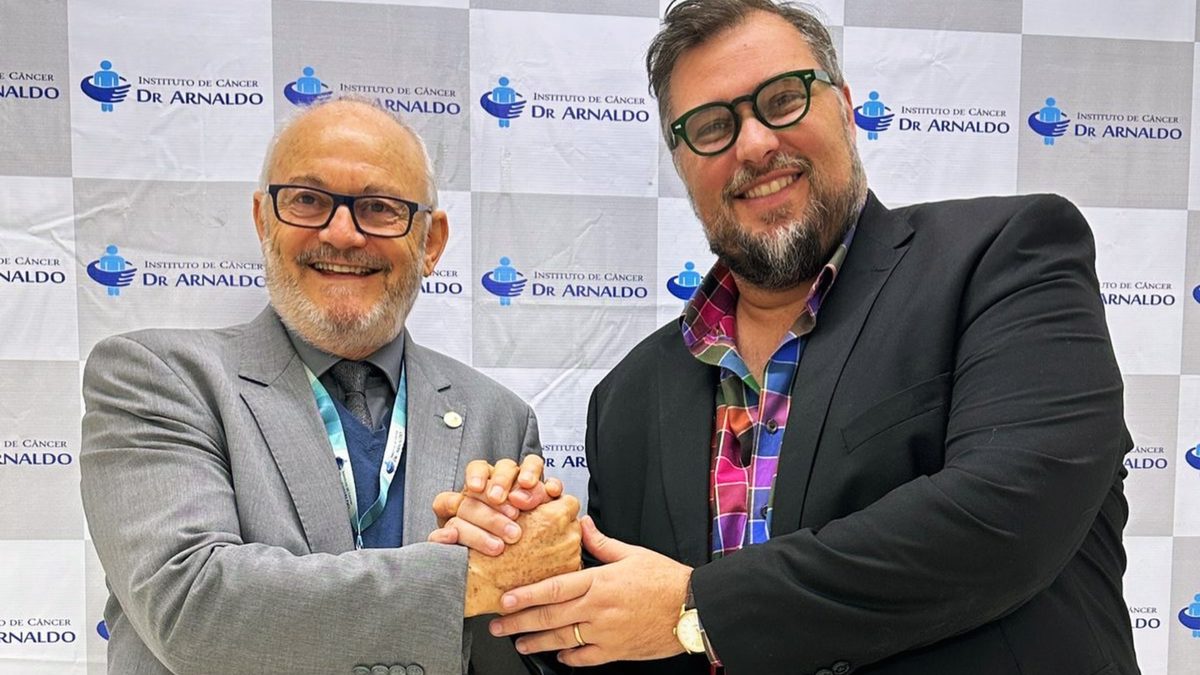 Eduardo Casarotto em visita ao Instituto de Câncer Dr. Arnaldo, em São Paulo.