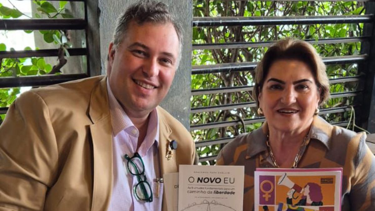 Eduardo Casarotto ao lado da Ministra das Mulheres, Márcia Lopes.