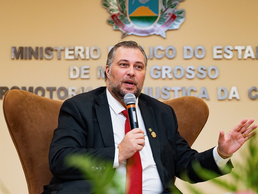 Eduardo Casarotto em conversa no Ministério Público do Estado de Mato Grosso.